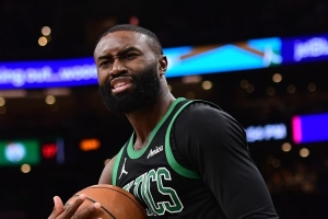 Windhorst:绿军并非为换字母才不得不出布朗 而是早就决定交易他
